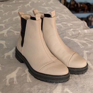 Toms Dakota Chelsea Boots 8.5 Water Resistant Leather Cream/Black